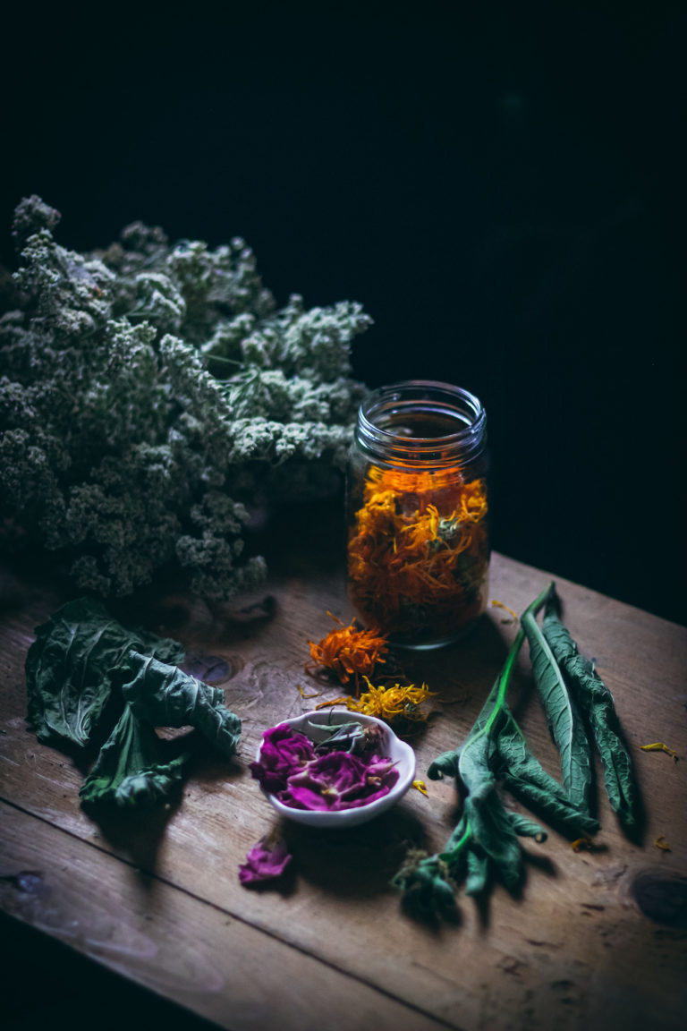 Healing Herbal Oil Recipe with Yarrow, Plantain, Calendula and Comfrey